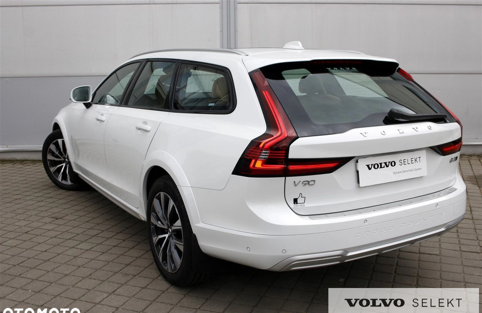 Volvo V90 Cross Country cena 325000 przebieg: 14000, rok produkcji 2023 z Tychy małe 704